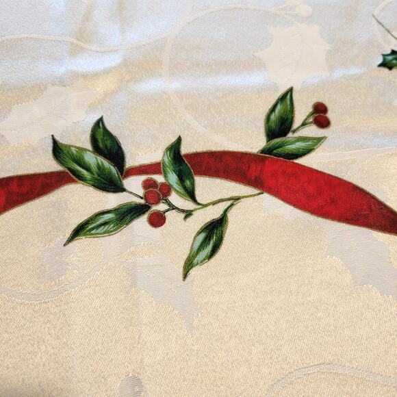 Vintage Christmas Tablecloth 82x58" Rectangle Red Holly Berry Pattern Shimmery - Picture 10 of 16